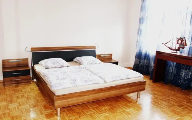 Central Suite