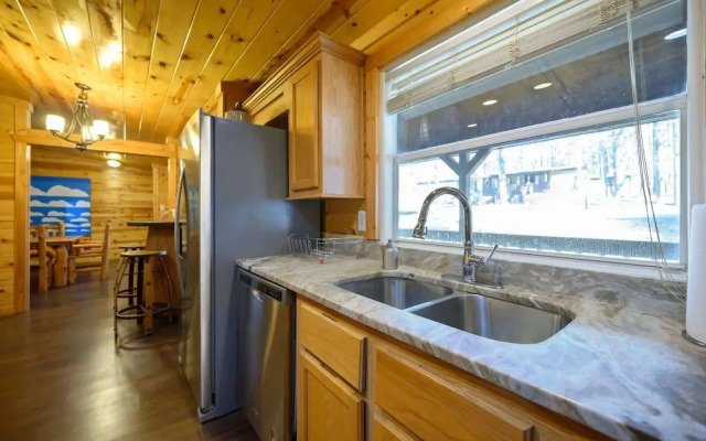 Outlaw Rose Cabin for 8!