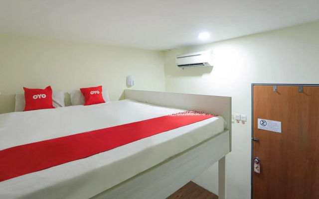 SPOT ON 90236 Zigzag Travellers Home - Hostel