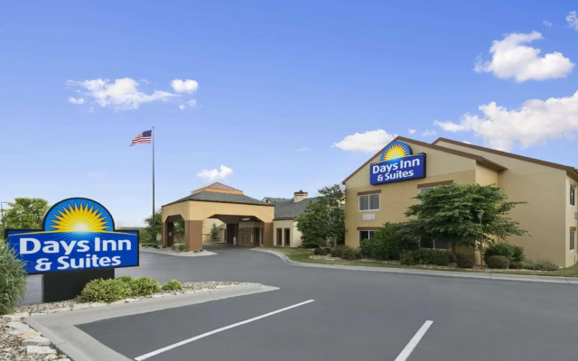 Days Inn & Suites Omaha NE