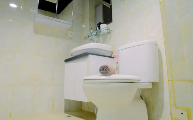 Cozy Studio Room Tamansari The Hive Cawang Apartment By Travelio