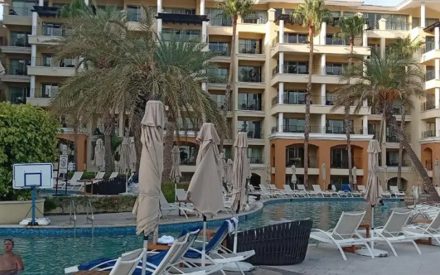 One Bedroom Ocean Front Suite on Medano Beach