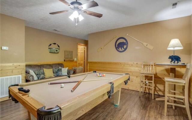 Smoky Bear Lodge 4 Bedroom Home with Hot Tub