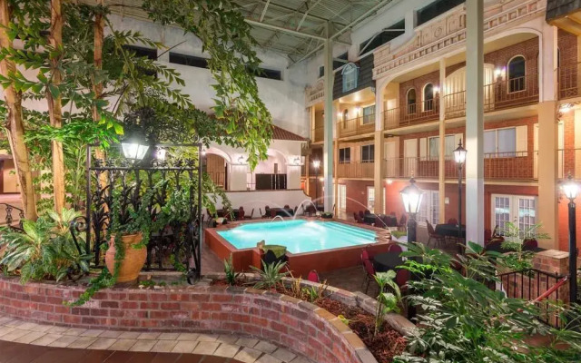 Ramada Topeka Downtown Hotel and Convention Center