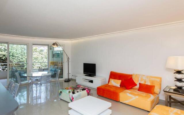 Martinez Hotel Area: Modern 3 Bedrooms W/ Terrace
