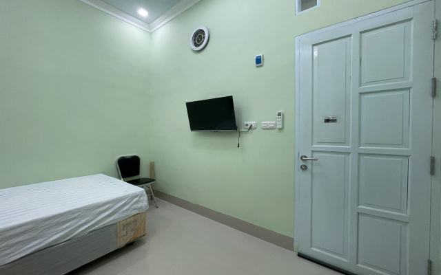 Hotel O Homestay Purirano – Guest Rooms – Kendari