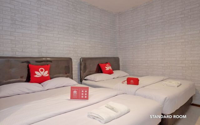 ZEN Rooms B Walk Batu