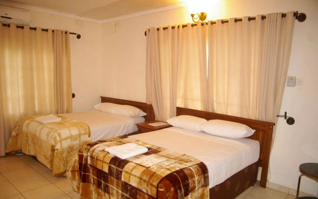 Khanondo Guest House