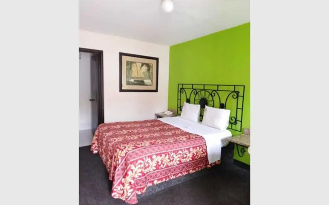 Hotel El Descanso Inn