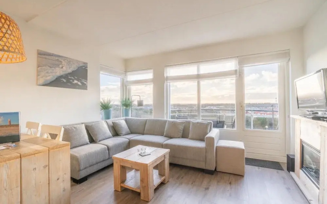 4-person Apartment With Island View