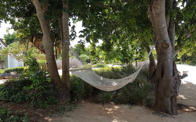 Azuri Apartment Beach and Pool
