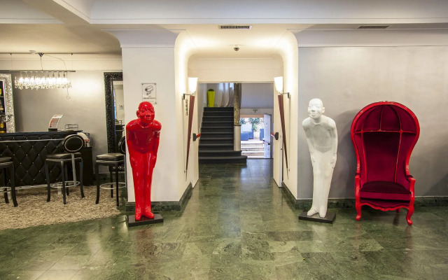 J Maluni City Hotel