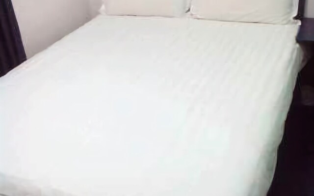 Huayi Hotel (Yantai Yuhuangding South Street)