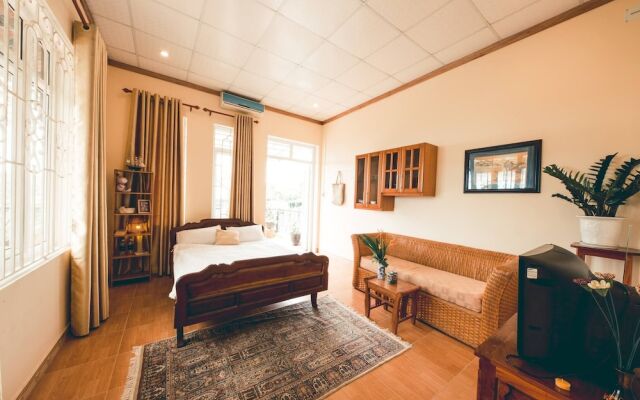 Hillside Homestay Hue - Em Room top Apartment