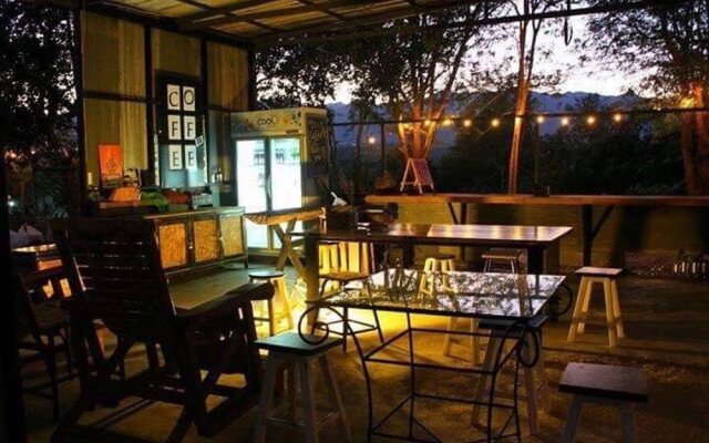 Slow Life Coffee Bar and Hostel