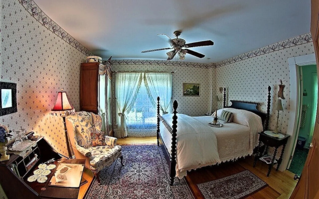 The Jeweled Turret Inn