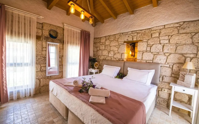 Alacati Cona Otel