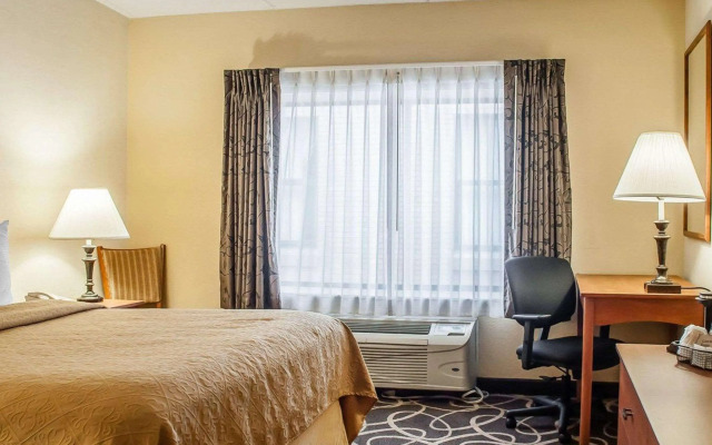 Quality Hotel & Suites At The Falls