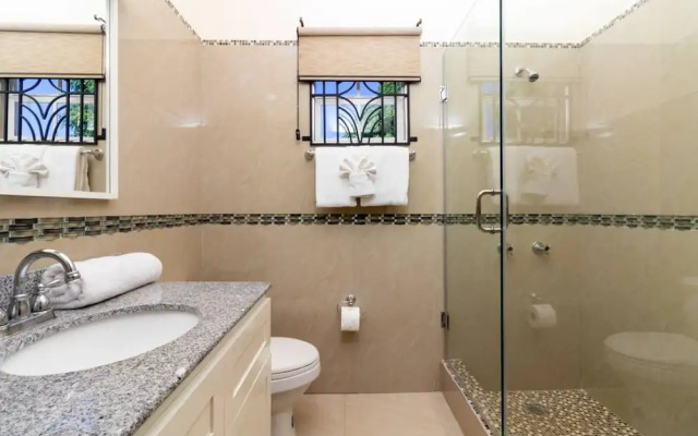 Private Pool Draxhall Gated Gym Tennis Full AC