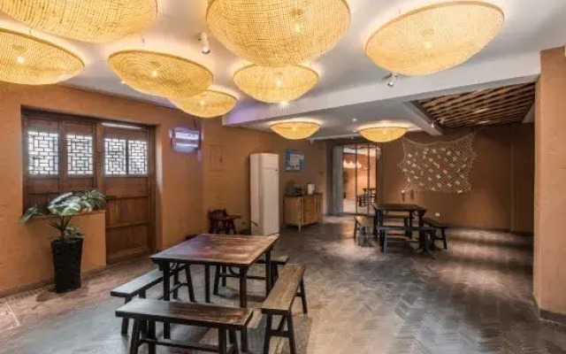Puyuan fashion ancient town theme inn