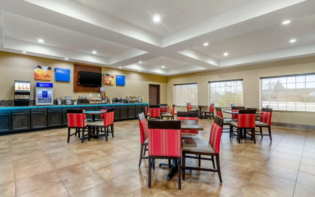 Comfort Inn & Suites near Bethel College