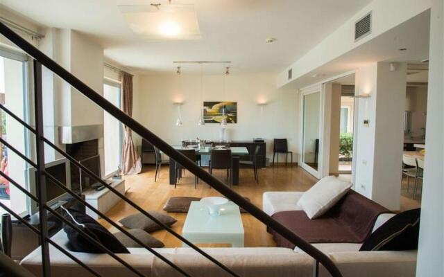 Luxury Villa Beachfront 5 Bedrooms 10-12 Persons