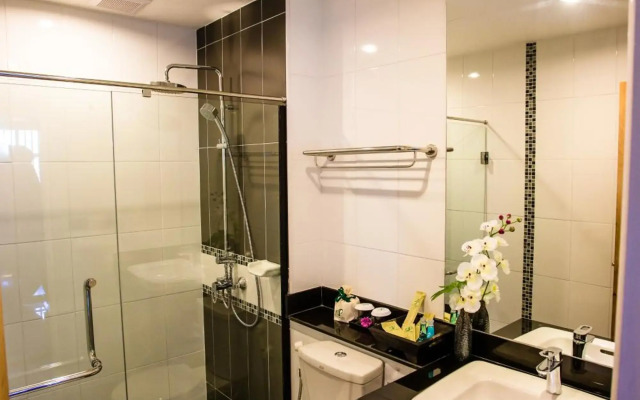 Crystal Jade Hotel