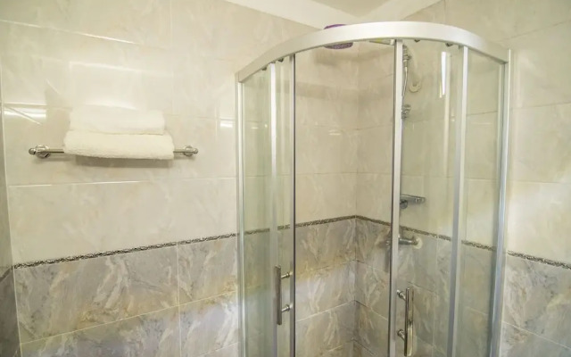 Lux Suites Silver Habor Apartments