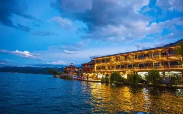 Qihai Tingfeng Inn (Lugu Lake Headquarter)