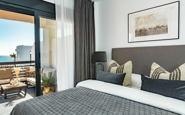 DJA- Modern 2 bedroom apartment close to beach