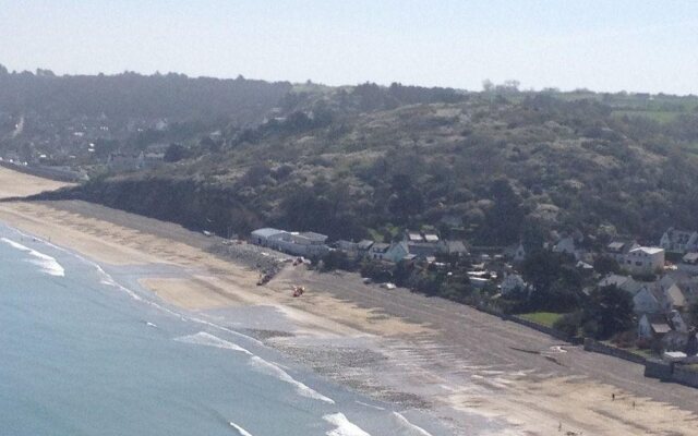Idyllic house near the sea