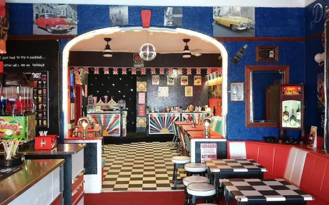 Morgans 60's experience on the promenade