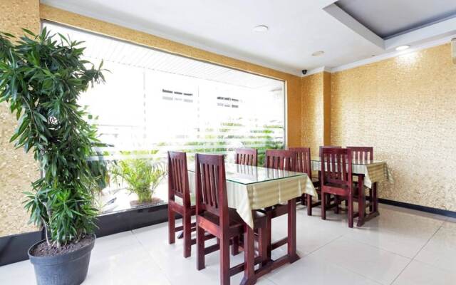 RedDoorz near Citraland Mall