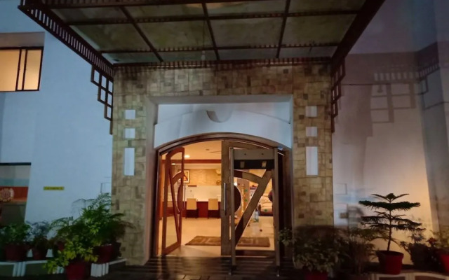 Capital O 19742 Hotel Dona Castle