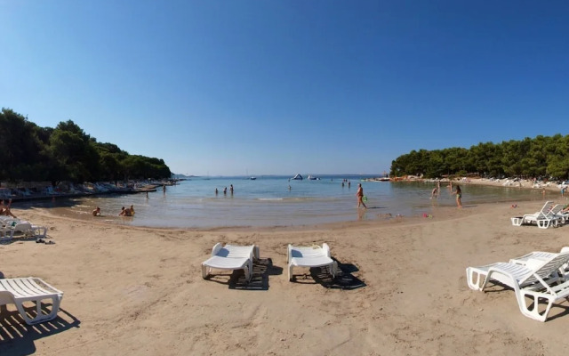 Spacious Holiday Home in Pakoštane near Sea