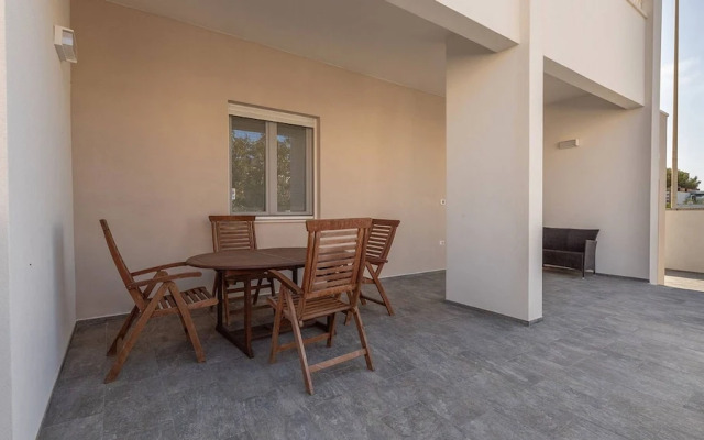 Sole Apartment 1 - Central Marina With Modern Furnishings