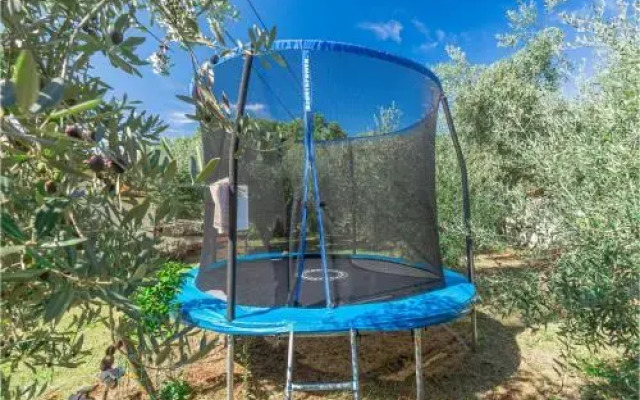 Six Bedroom Holiday Home in Medulin