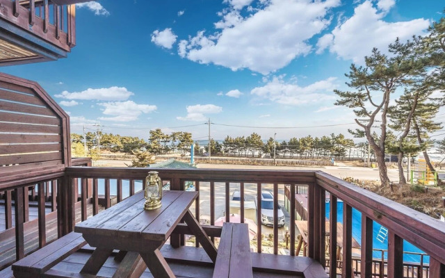 Gangneung Bluebaech Pension