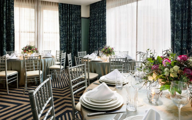The Candler Hotel Atlanta, Curio Collection by Hilton
