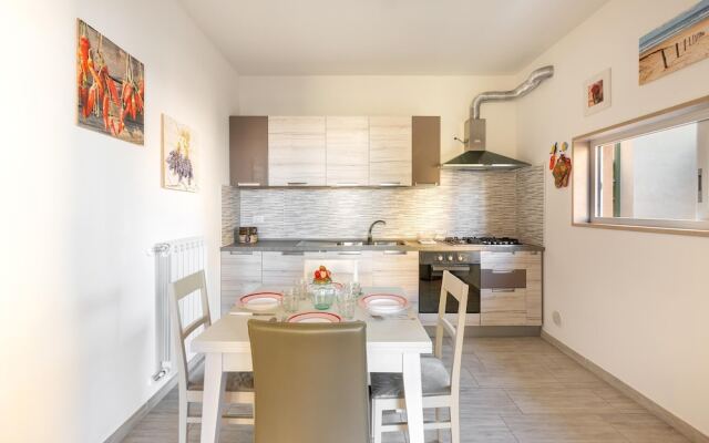 2123 Appartamento White and Red