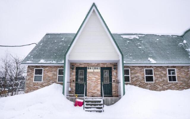 Yotei Townhouse - 2 bedrooms with covered BBQ deck