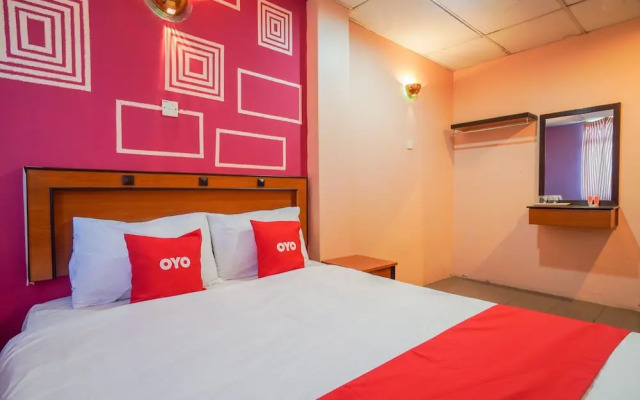 OYO 90929 DJ Hotel