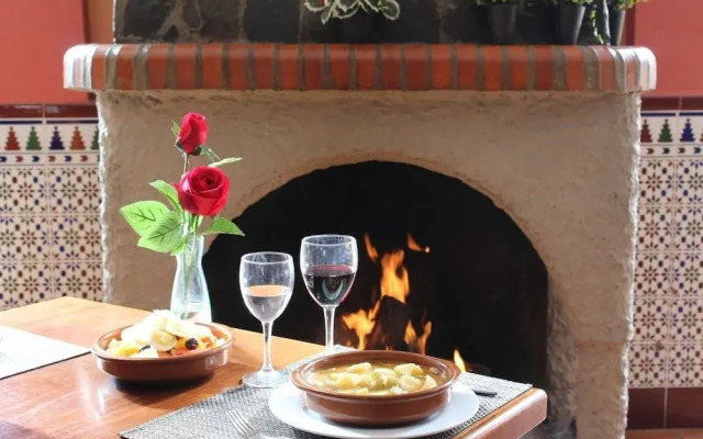 Hostal y Apartamento Rural Los Naranjos