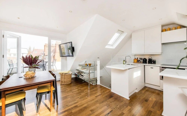 Beautiful 2 Bed W Roof Terrace in Holland Park