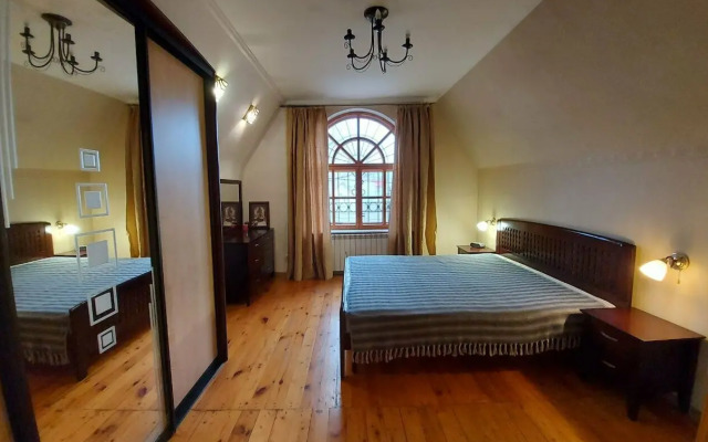 Красный Дом