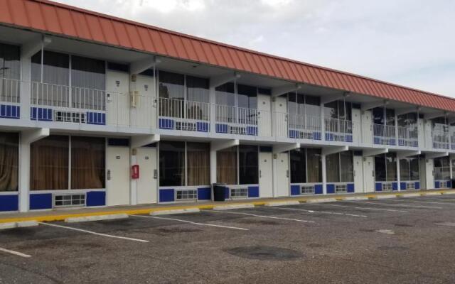 Family Inns of America