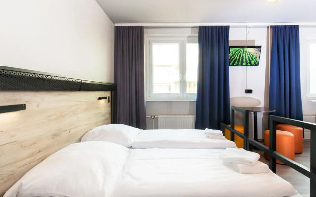 Royal Blue Hotel