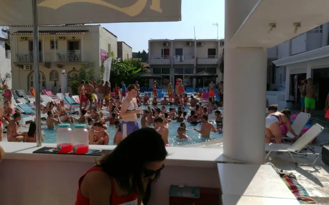 Anemomylos Lefkimmi Luxus Suites Hotel