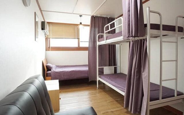 Familia - Hostel