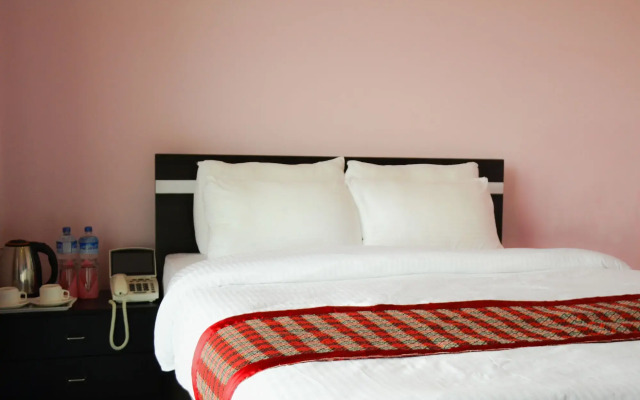 Hotel Hill Crown